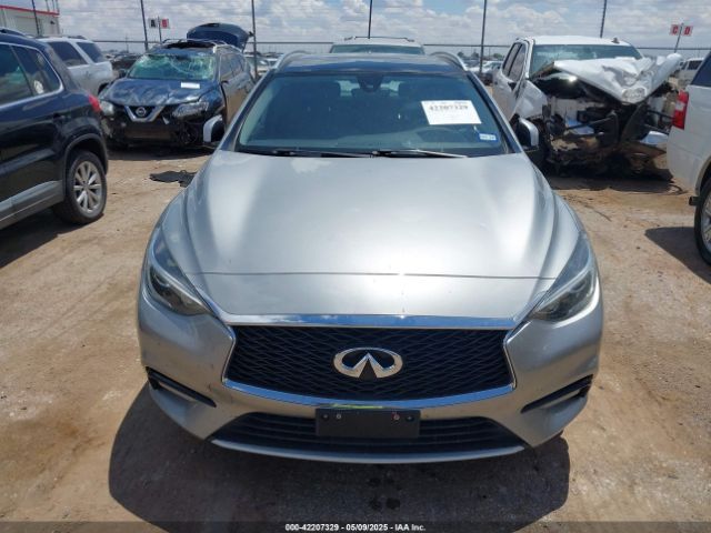 SJKCH5CP5HA027550 Infiniti Qx30 Premium