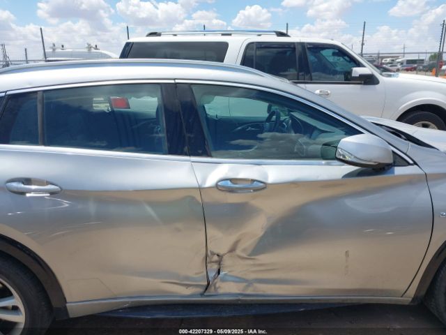 SJKCH5CP5HA027550 Infiniti Qx30 Premium