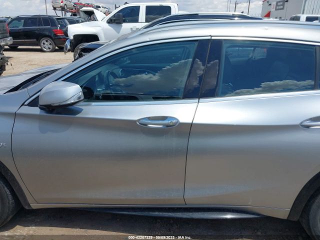 SJKCH5CP5HA027550 Infiniti Qx30 Premium