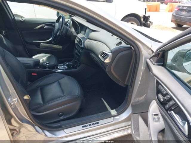 SJKCH5CP5HA027550 Infiniti Qx30 Premium
