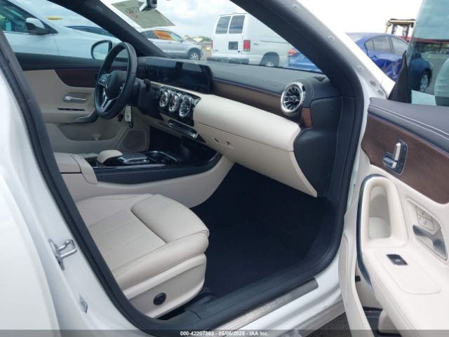 W1K5J4GB4NN321833 Mercedes-Benz m260