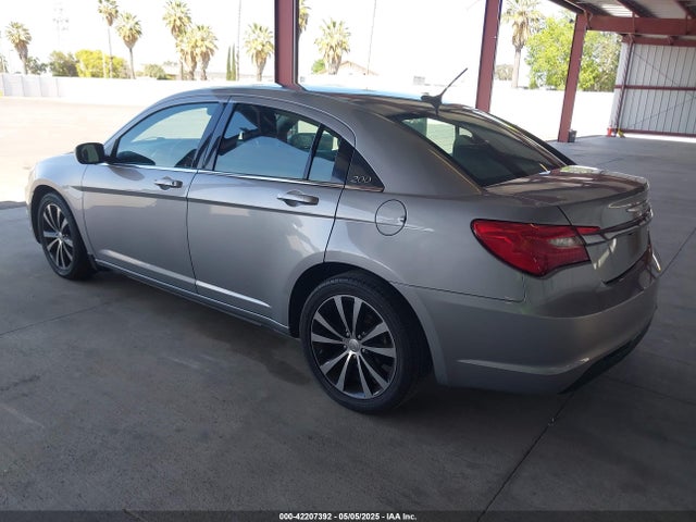 Chrysler 200 Touring 2014 1C3CCBBB0EN117901 Image 3