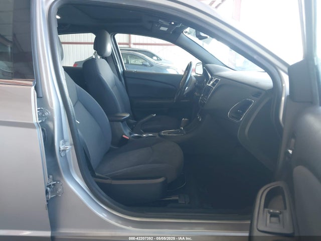 Chrysler 200 Touring 2014 1C3CCBBB0EN117901 Image 5