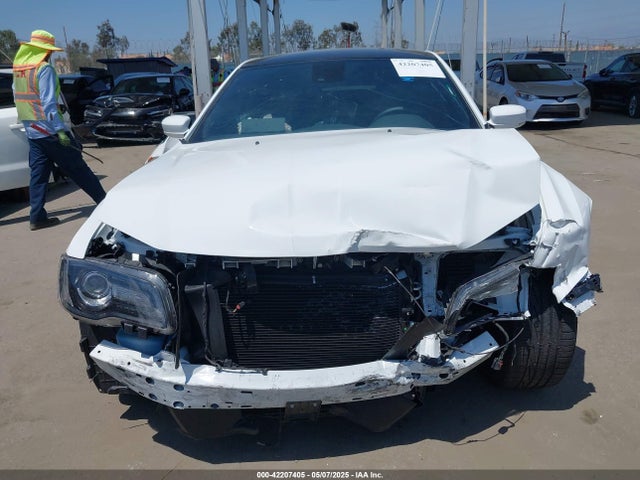 2C3CCAPJ0PH501084 Chrysler 300 300c