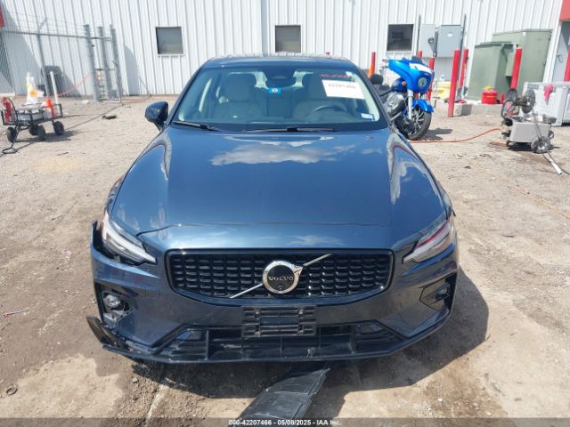 7JRL12TLXRG294640 Volvo S60 B5 Plus Dark Theme
