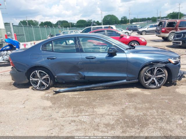 7JRL12TLXRG294640 Volvo S60 B5 Plus Dark Theme
