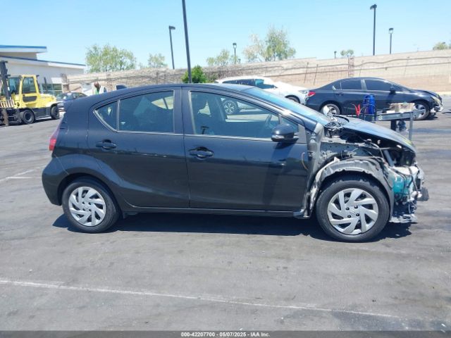 JTDKDTB35F1106470 Toyota Prius C Three