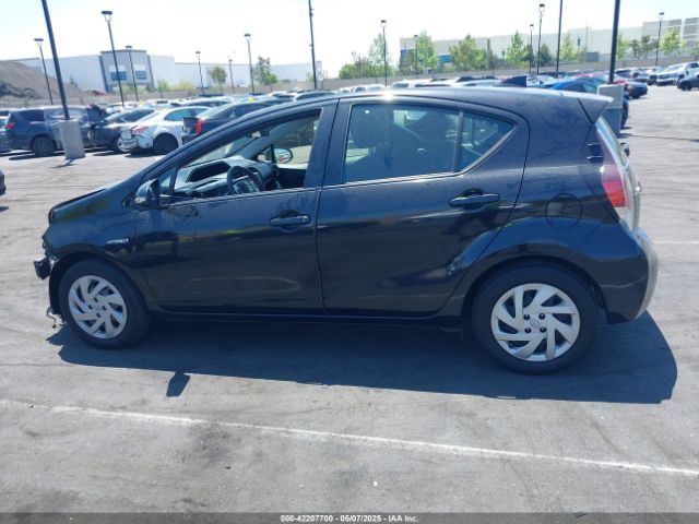 JTDKDTB35F1106470 Toyota Prius C Three