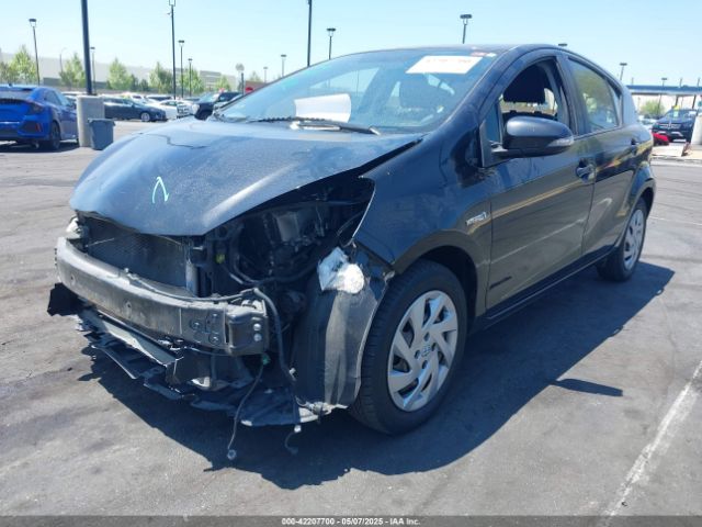 JTDKDTB35F1106470 Toyota Prius C Three