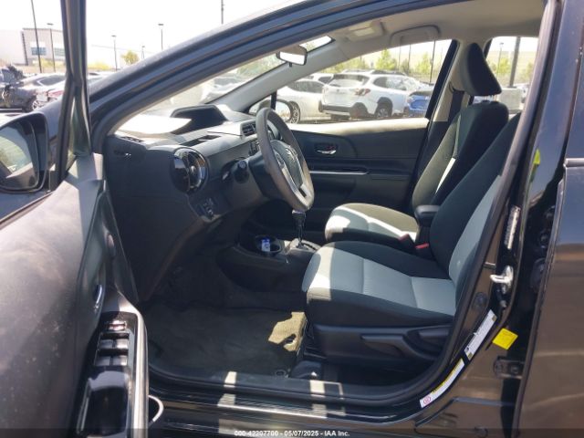 JTDKDTB35F1106470 Toyota Prius C Three