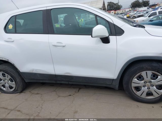 3GNCJKSB2JL300168 Chevrolet TRAX LS