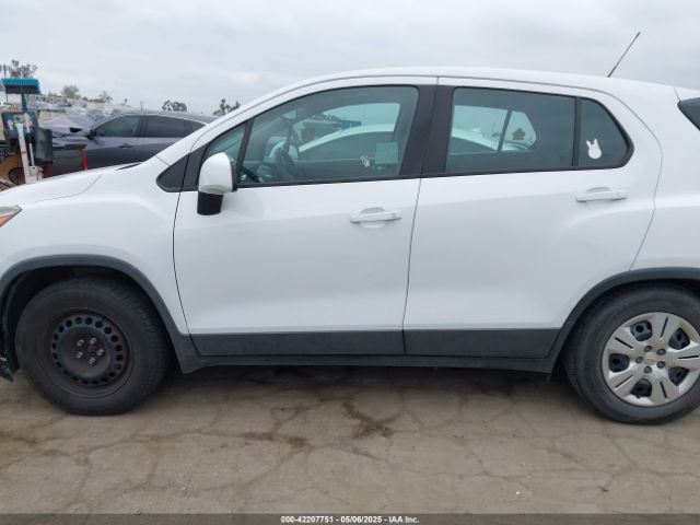 3GNCJKSB2JL300168 Chevrolet TRAX LS