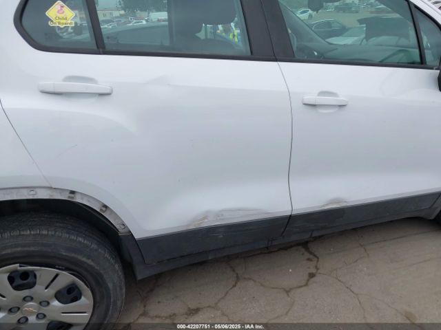3GNCJKSB2JL300168 Chevrolet TRAX LS