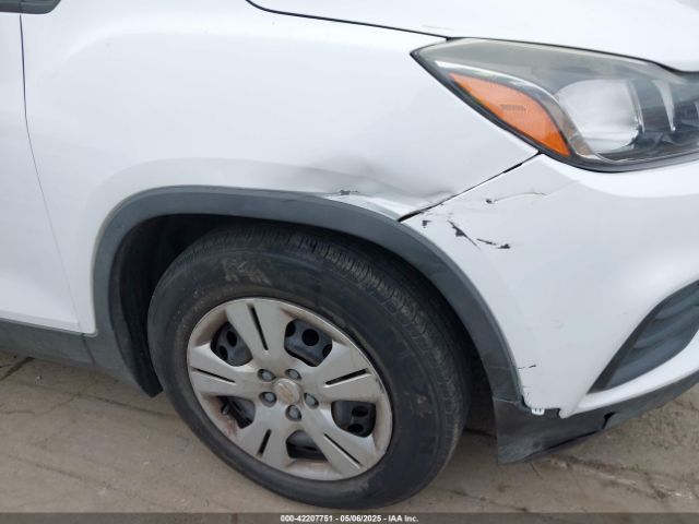 3GNCJKSB2JL300168 Chevrolet TRAX LS