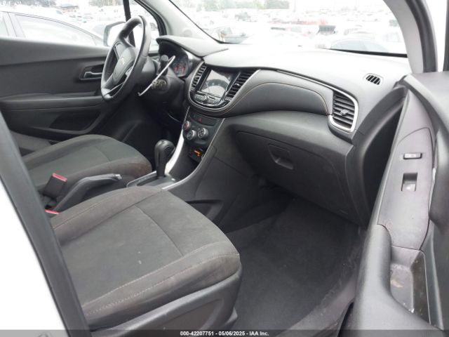 3GNCJKSB2JL300168 Chevrolet TRAX LS