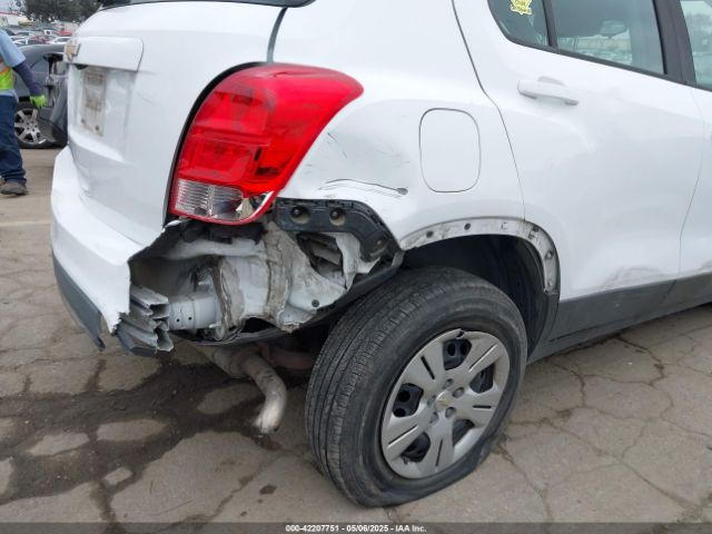 3GNCJKSB2JL300168 Chevrolet TRAX LS
