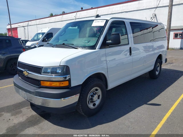 1GAWGFFGXL1155840 Chevrolet Express Passenger Rwd 2500 Regular Wheelbase Lt