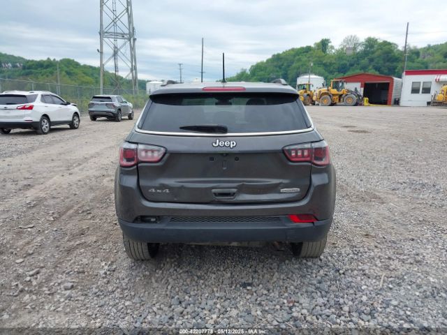 3C4NJDBB6JT175768 Jeep Compass Latitude 4x4