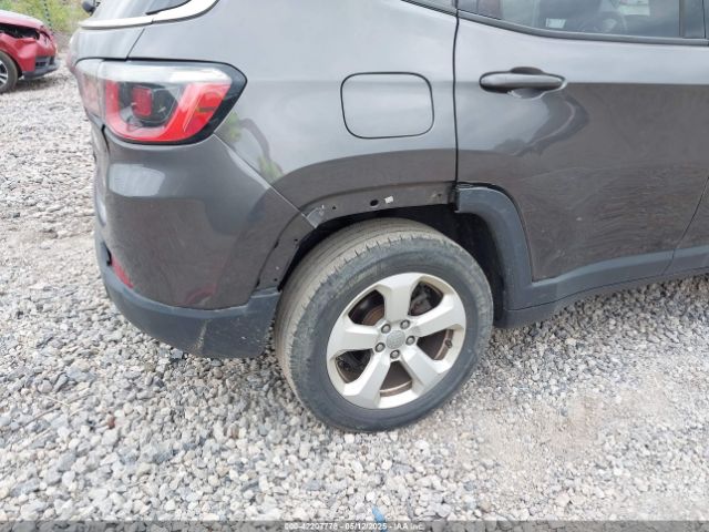 3C4NJDBB6JT175768 Jeep Compass Latitude 4x4