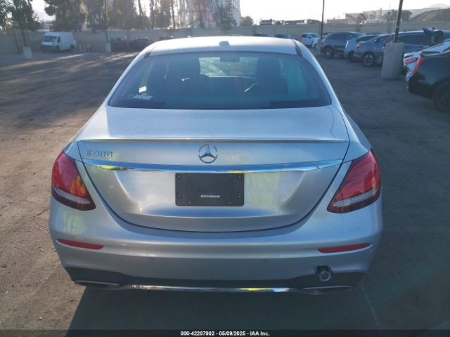 WDDZF4JB7HA105675 Mercedes-Benz E 300