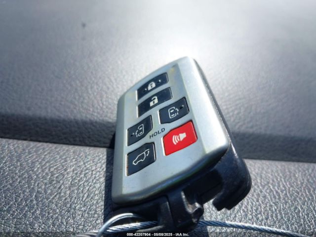 5TDYK3DC7FS681105 Toyota Sienna Xle 8 Passenger