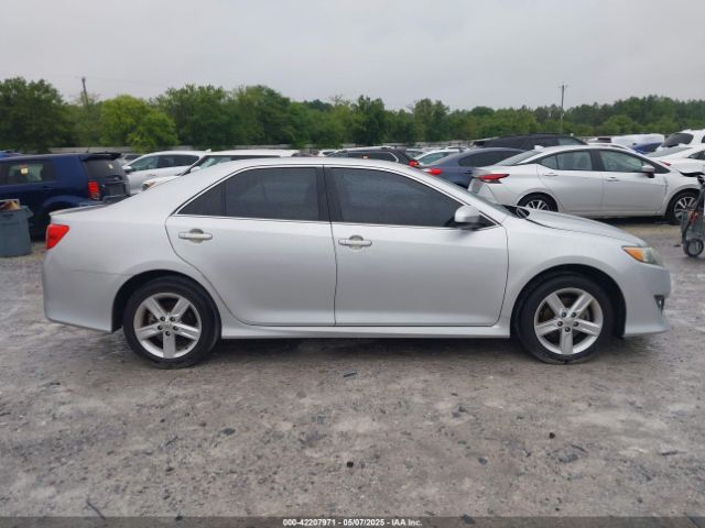 4T1BF1FK0EU392575 Toyota CAMRY SE