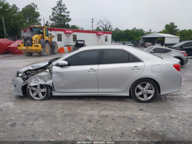 4T1BF1FK0EU392575 Toyota CAMRY SE