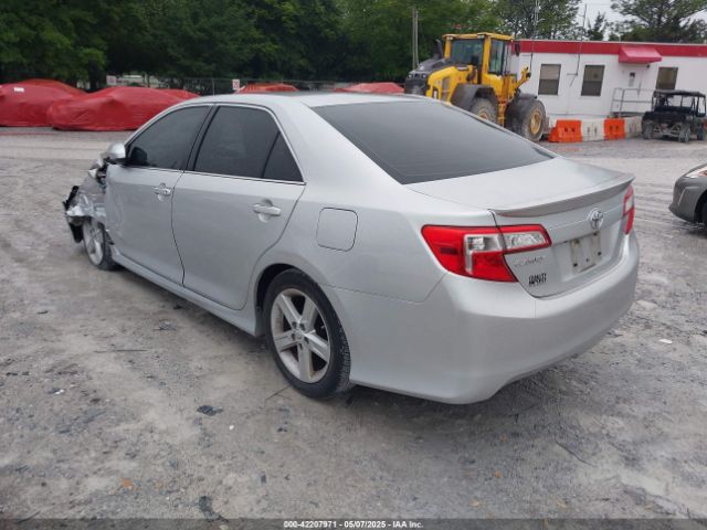 4T1BF1FK0EU392575 Toyota CAMRY SE