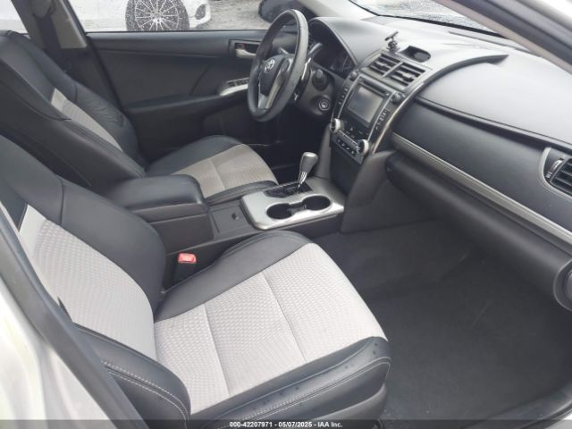 4T1BF1FK0EU392575 Toyota CAMRY SE
