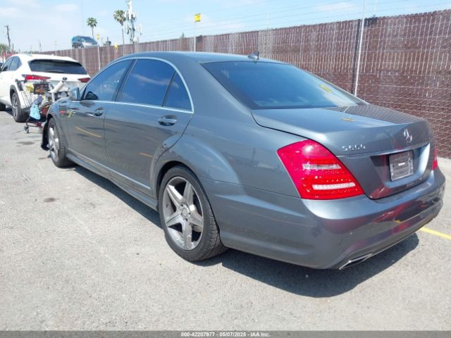 2011 MERCEDES-BENZ S 550 WDDNG7BB3BA385985 Photo 2