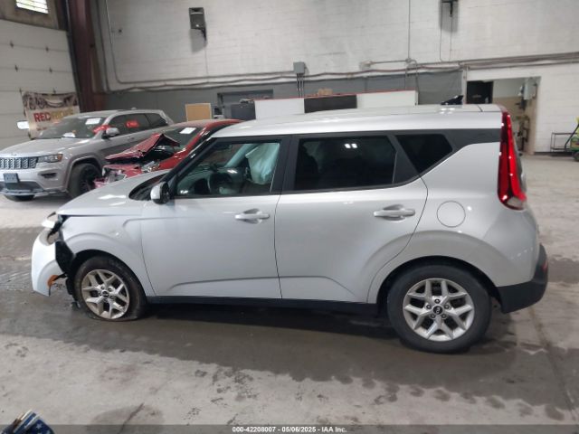 KNDJ23AU8L7720076 KIA SOUL S