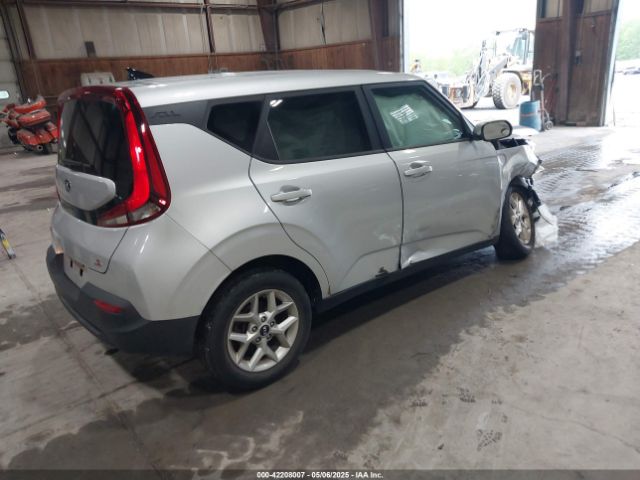 KNDJ23AU8L7720076 KIA SOUL S