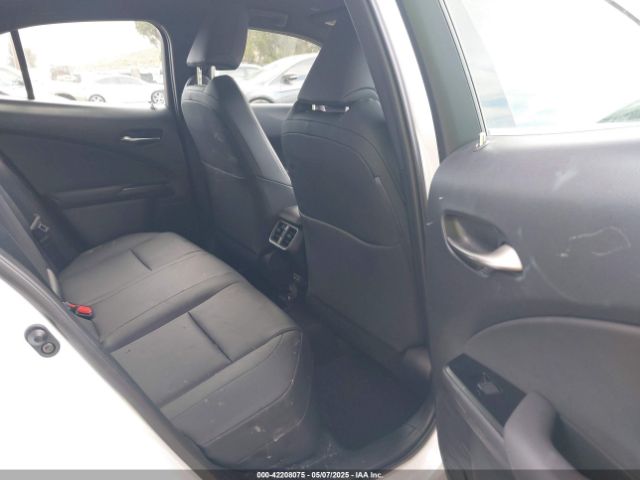 JTHX3JBHXM2037760 Lexus UX 200