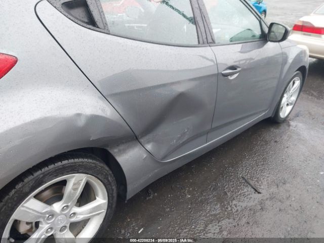 KMHTC6AD6EU184414 Hyundai Veloster Base W/black