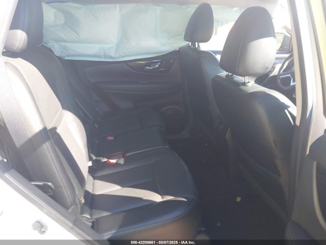 JN8AT2MV5JW318633 Nissan Rogue Sl