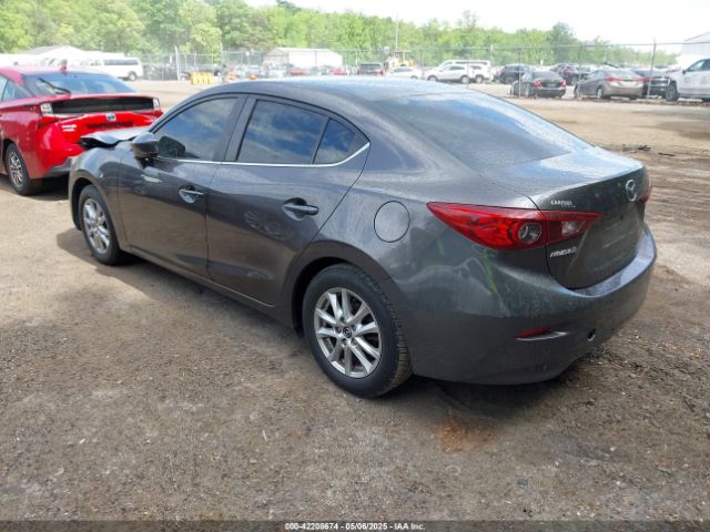 2018 MAZDA MAZDA3 3MZBN1U72JM173912 Photo 2