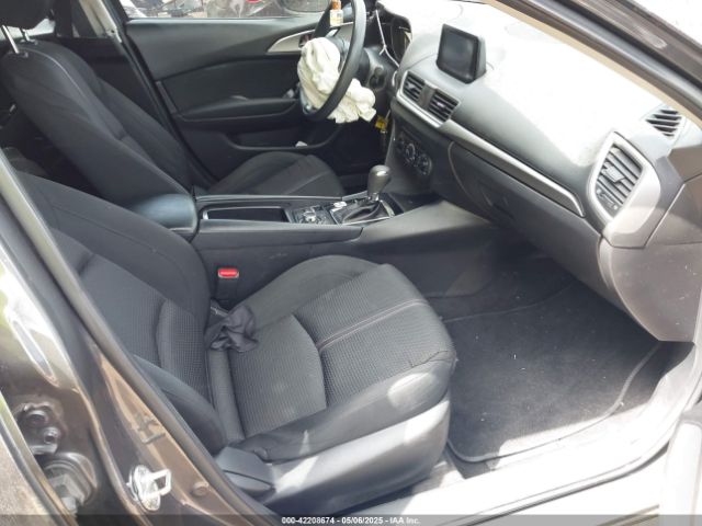 2018 MAZDA MAZDA3 3MZBN1U72JM173912 Photo 4