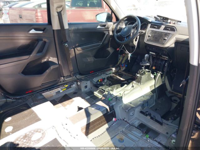 3VV3B7AX4LM124528 Volkswagen Tiguan