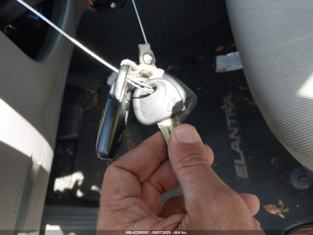 KMHD84LF2HU073842 Hyundai ELANTRA SE