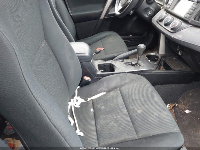 JTMBFREV6JJ216284 Toyota RAV4 LE