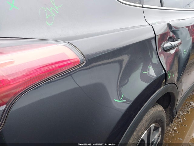 JTMBFREV6JJ216284 Toyota RAV4 LE