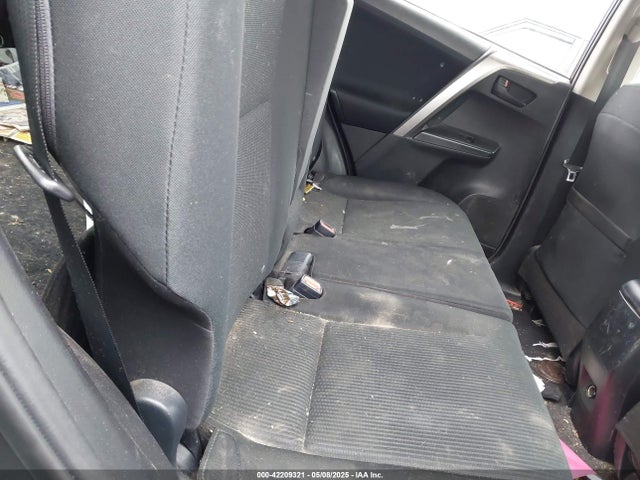 JTMBFREV6JJ216284 Toyota RAV4 LE