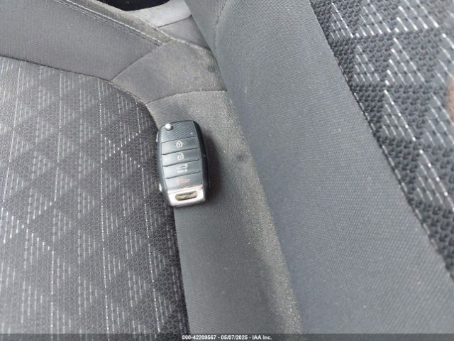 3KPA24AB7JE071212 KIA RIO S