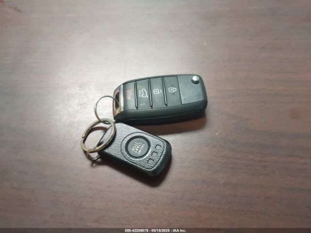 KNDPMCAC1K7581368 KIA Sportage Lx