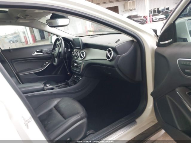 2015 MERCEDES-BENZ GLA 250 WDCTG4GB8FJ070771 Photo 4