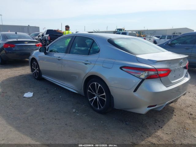 2018 TOYOTA CAMRY 4T1B11HK2JU131082 Photo 2