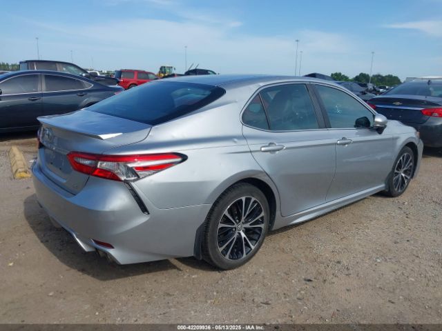 2018 TOYOTA CAMRY 4T1B11HK2JU131082 Photo 3
