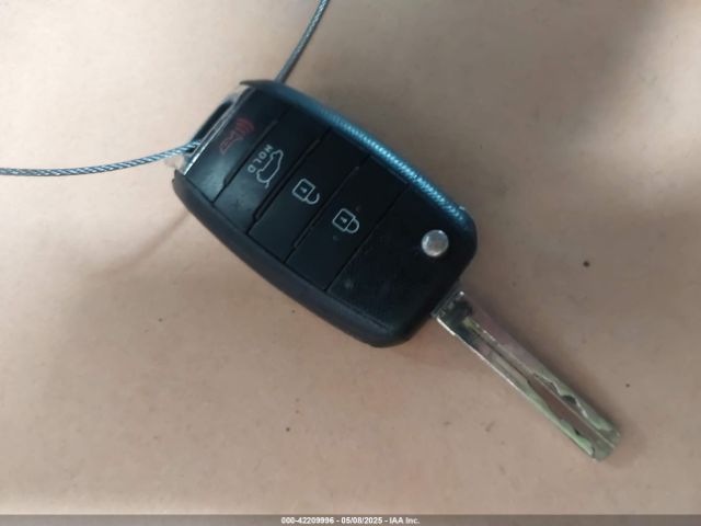 5XYKT3A60EG422761 KIA SORENTO LX