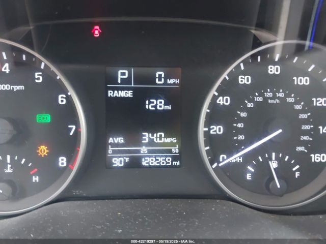 KMHD74LF2HU369396 Hyundai ELANTRA SE