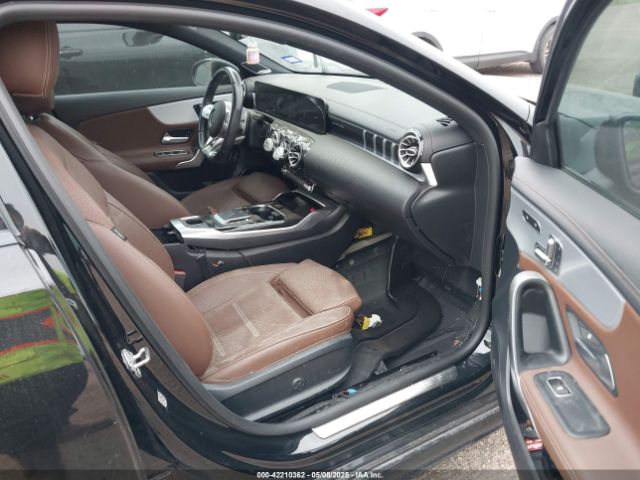 W1K3G5BB1MJ322561 Mercedes-Benz m260